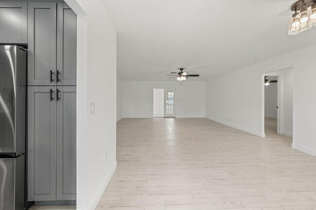 Building Photo - 908 Hibiscus Dr