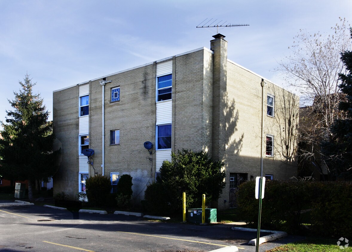 Building Photo - 640 Piper Ln