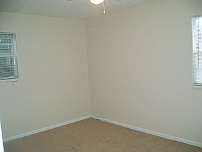 Building Photo - 223 Santo Thomas St