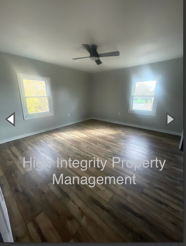 Foto del edificio - 3032 Lake Rd