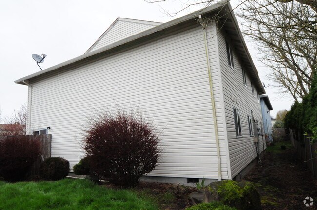 Building Photo - 900-915 Bryan Ct