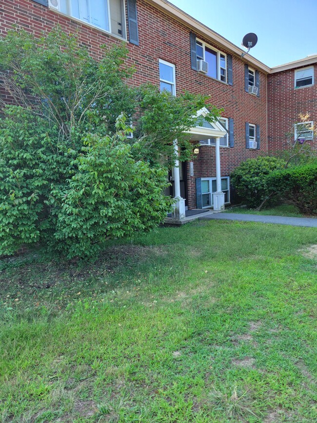 Foto del edificio - 173 Loudon Rd