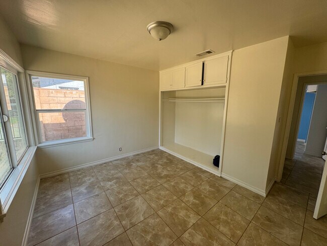 Foto del edificio - 735 Ramona Ave N