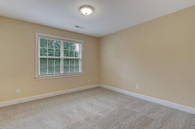 Building Photo - Beautiful 2 BED/ 2.5 BATH Townhome at Pied...