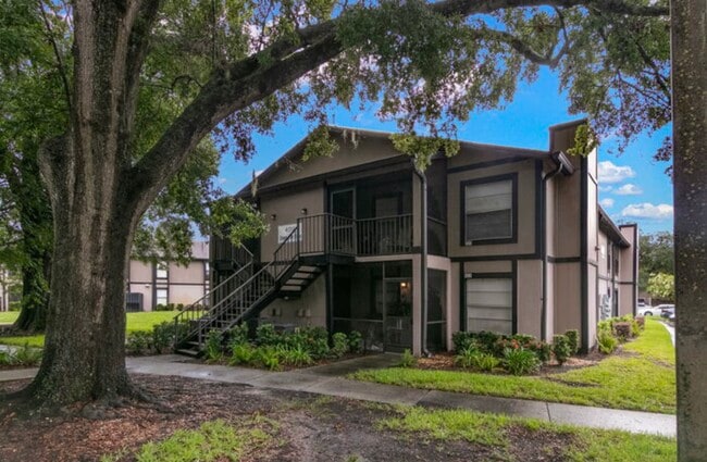 Building Photo - Condo For Rent in North Oaks!