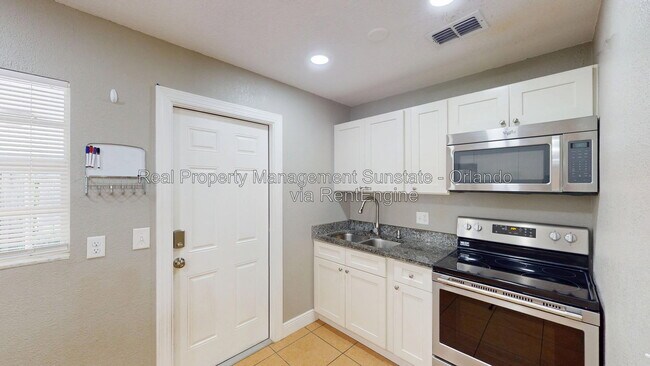 Building Photo - 214 Woodmere Blvd