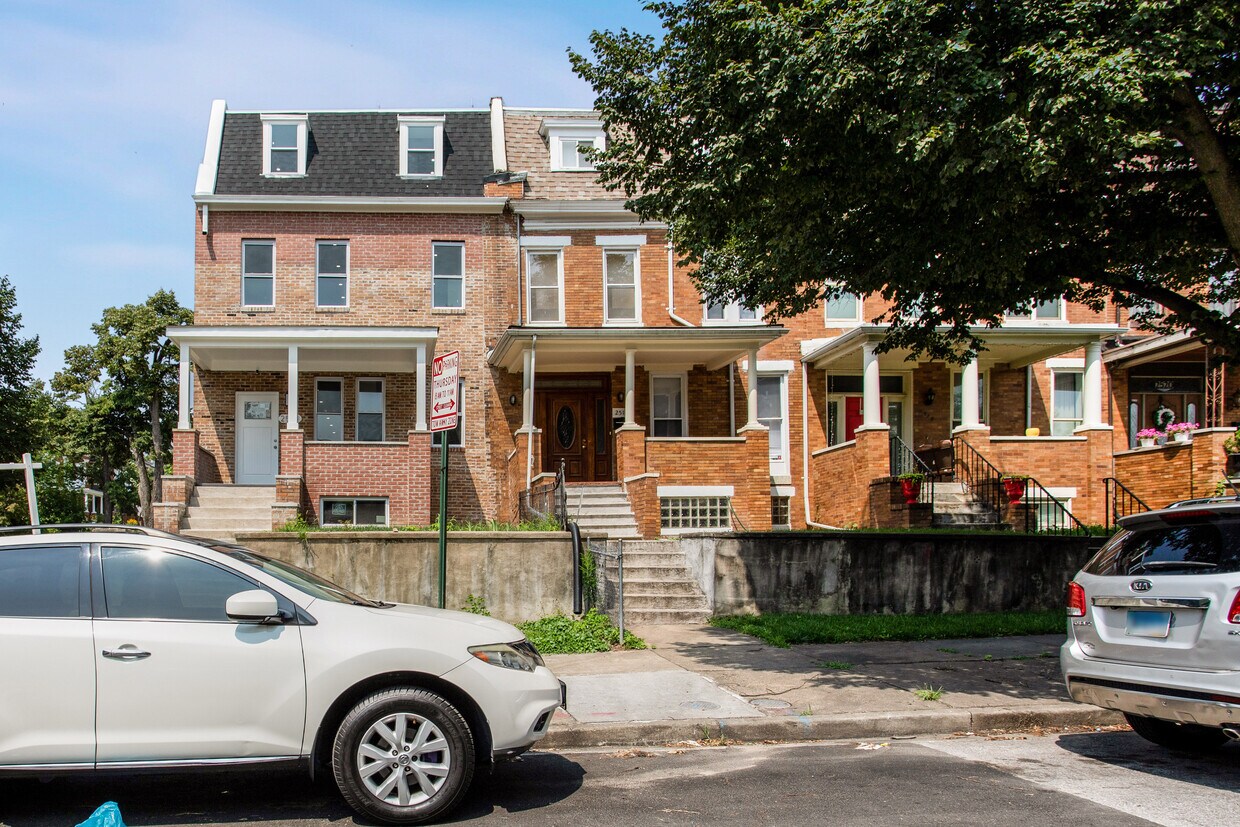 Primary Photo - 2514 Brookfield Ave