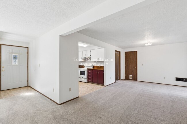 Building Photo - 1440 Columbia Ave