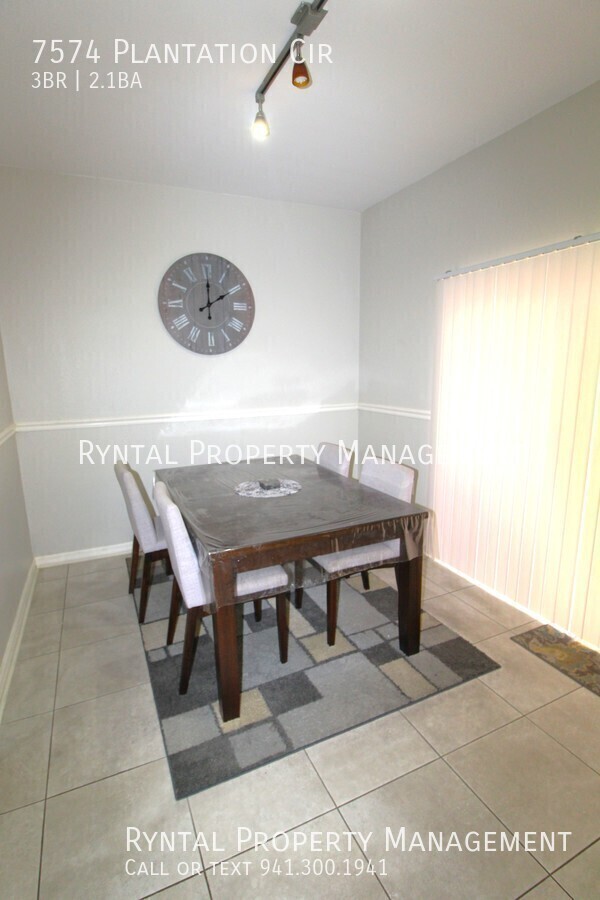 Foto del edificio - Two Story Furnished Condo In a Desirable L...