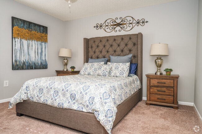 2BR, 2BA - 989SF - Primary Bedroom - Lakeland East