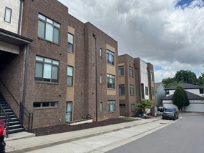 Building Photo - 1609 Marshall Hollow Dr