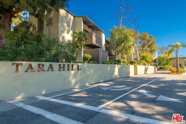 Foto del edificio - 4810 Hollow Corner Rd