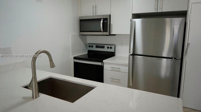 Building Photo - 2771 Riverside Dr