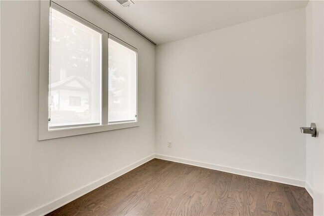 Building Photo - 415 Gartrell St SE