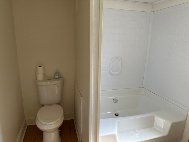 Building Photo - 5105 Estate Dr