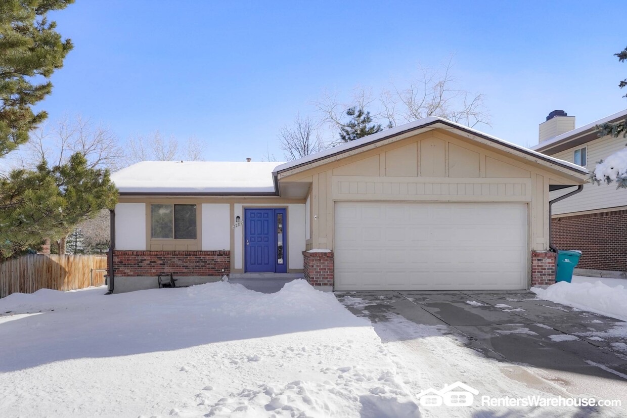 Primary Photo - 2282 S Braun Way