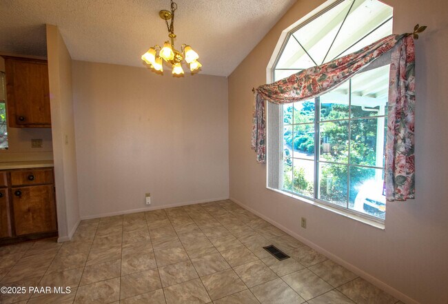 Foto del edificio - 2851 Smoke Tree Ln