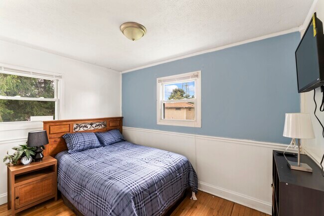 Foto del edificio - 2404 Saunders Station Rd