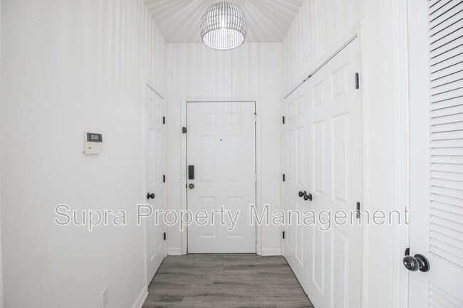 Building Photo - 7990 Baymeadows Rd E