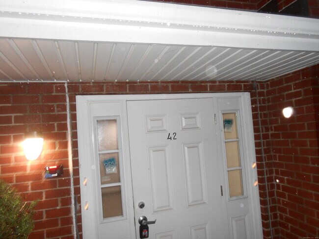 Building Photo - 50 Greenhouse Rd