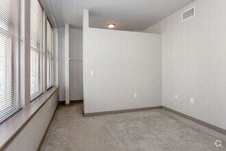 2BR, 2BA - 1080 SF - Argyle on 12th