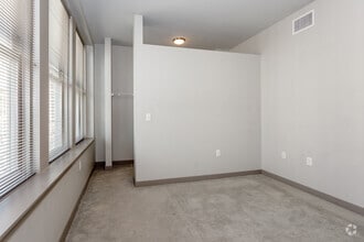 2BR, 2BA - 1080 SF - Argyle on 12th