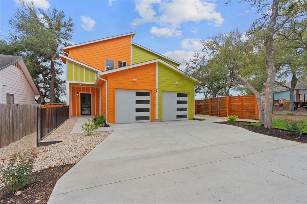 Primary Photo - 124 S Mockingbird Cir