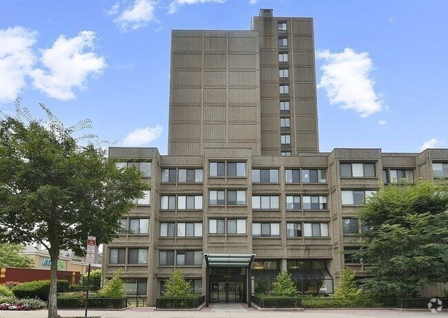 Building Photo - 1731 Beacon St