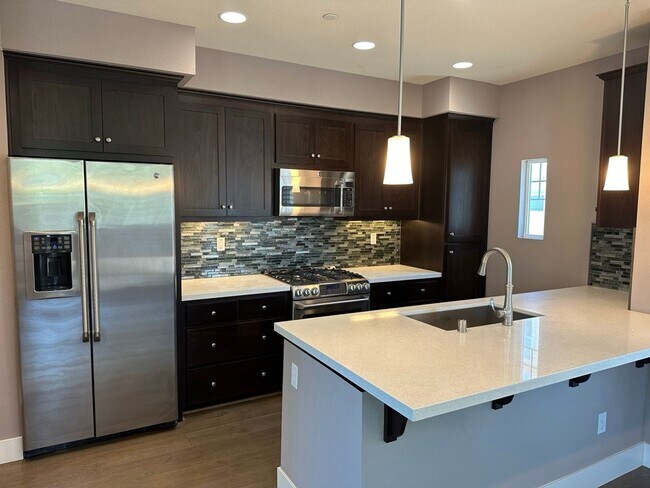Building Photo - Gorgeous 3 Bedroom, 2.5 Bathroom Townhouse...
