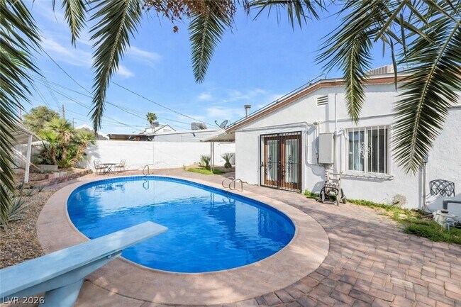 Foto del edificio - 1828 Hassett Ave