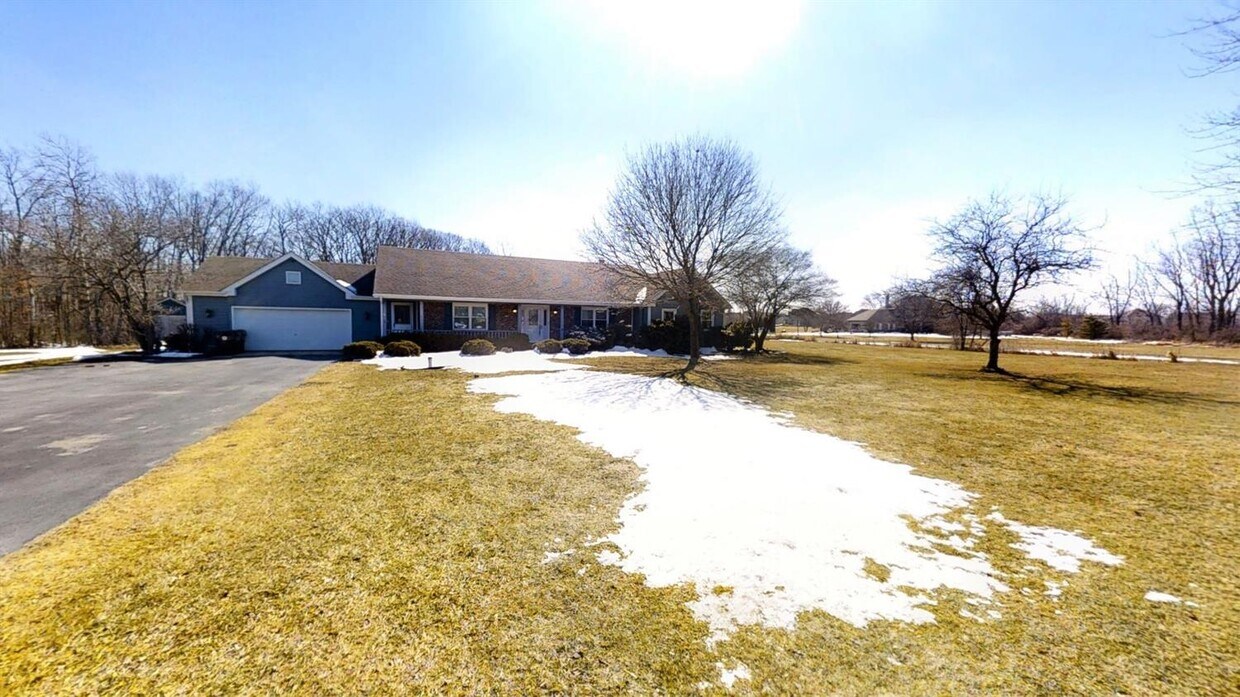 11589 Lakewood St, Crown Point, IN 46307 House for Rent in Crown