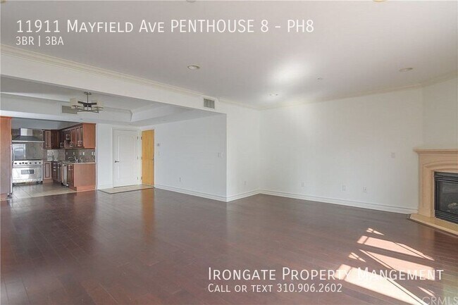 Foto del edificio - 11911 Mayfield Ave