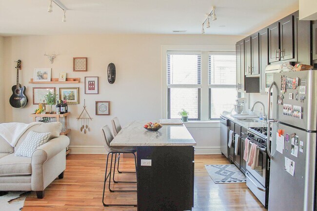 Foto del edificio - 2229 W Wilson Ave