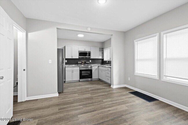 Building Photo - 1018 S 47th St