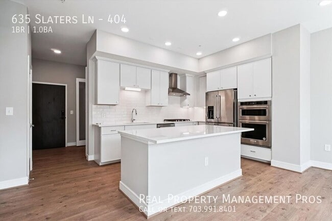 Building Photo - 635 Slaters Ln
