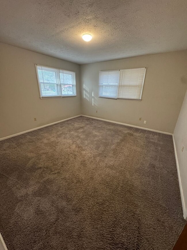 Building Photo - 2029 Kay Dr SW