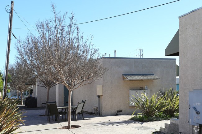 Foto del edificio - 1002 Marine St