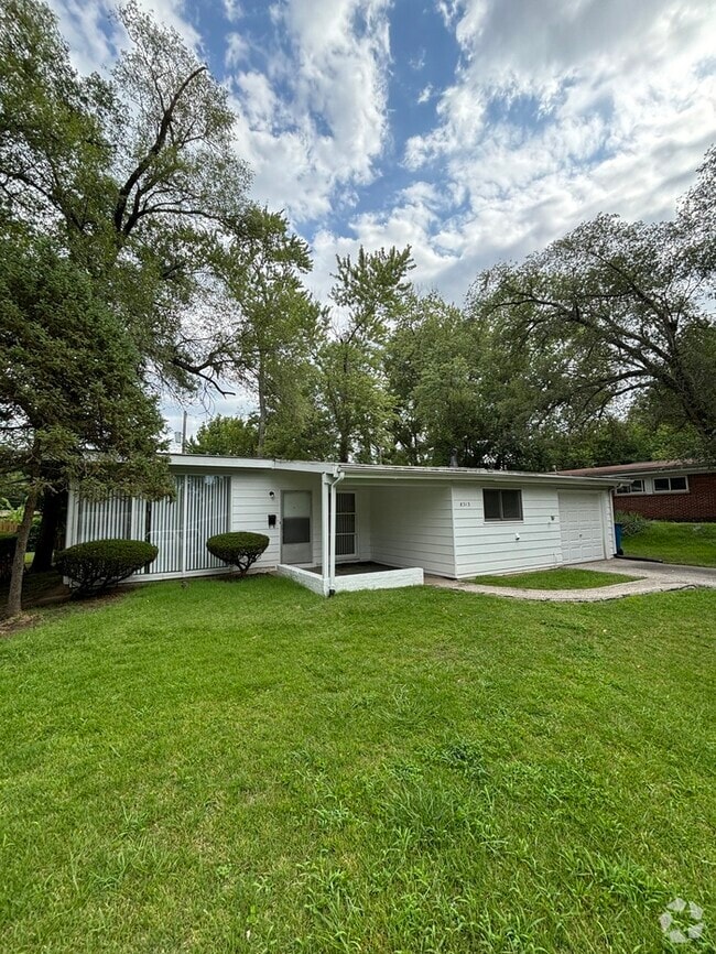 Building Photo - 8313 Woodhurst Dr