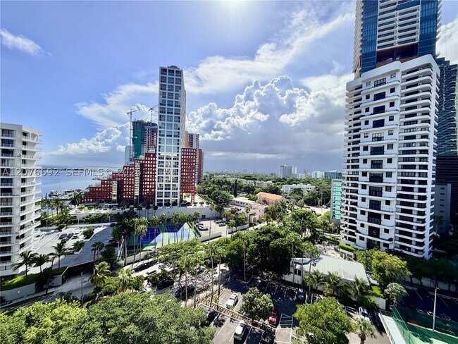Foto del edificio - 1450 Brickell Bay Dr