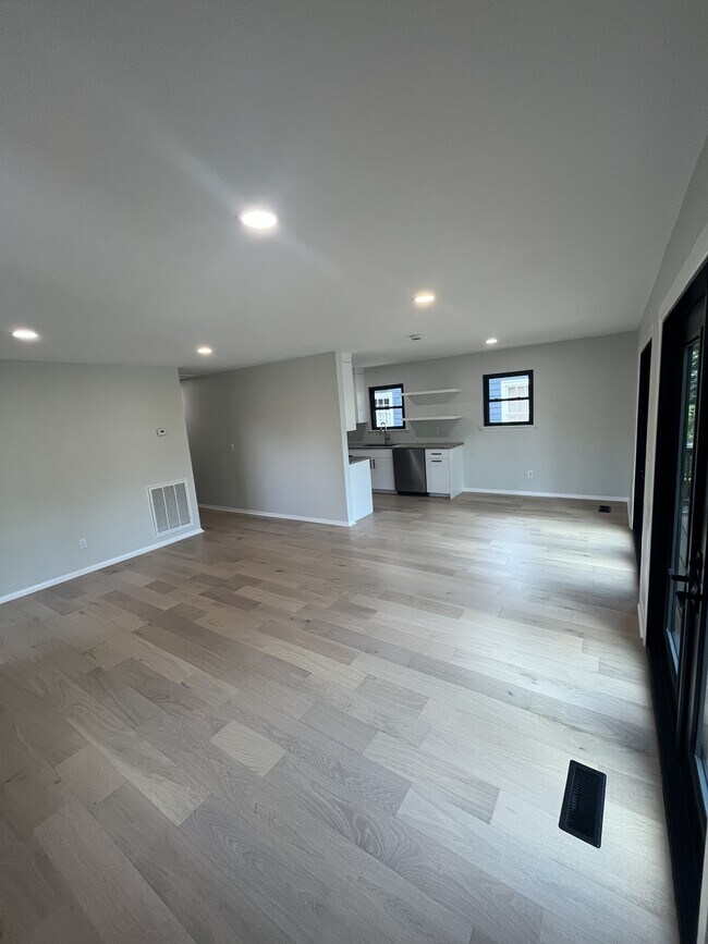 Foto del edificio - 220 Eveningside Dr