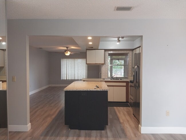 Building Photo - 3962 Basswood Dr