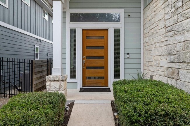 Building Photo - 2313 Capulet St