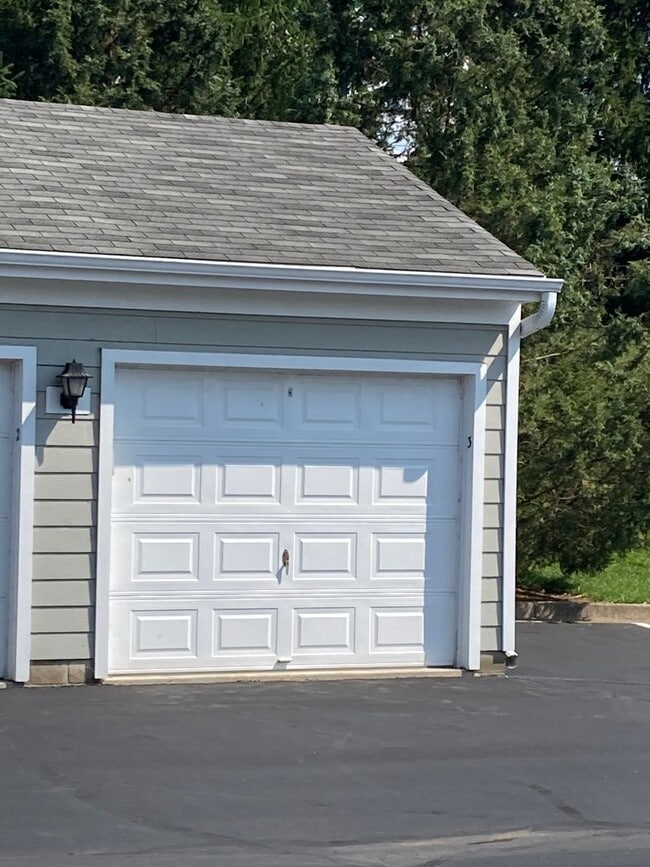 Building Photo - 2 Bedroom, 2 Full Bath Condo w/an Office a...