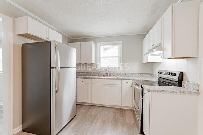 Building Photo - REDUCED!