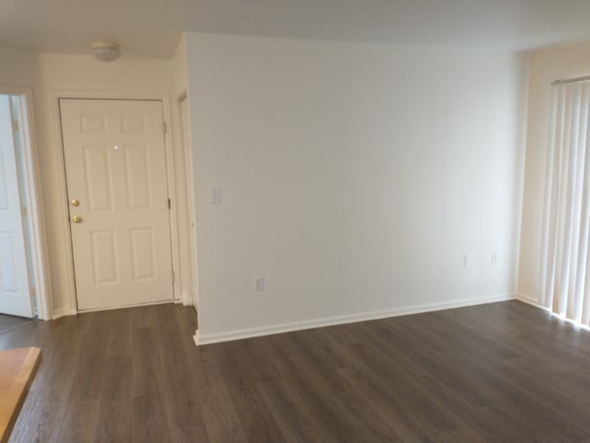 Building Photo - 127 Jules Dr