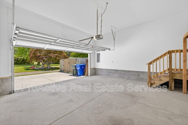 Foto del edificio - 615 Roland Dr
