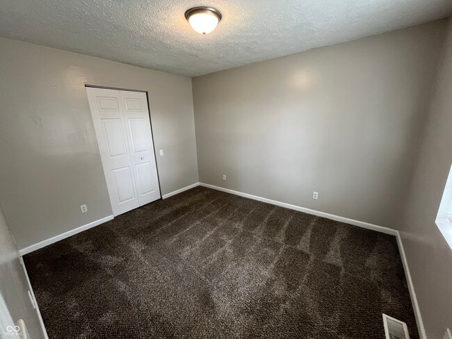 Building Photo - 3008 N Pauline Ave