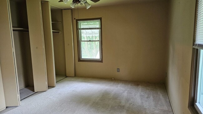 Building Photo - 831 W Briarcliff Dr