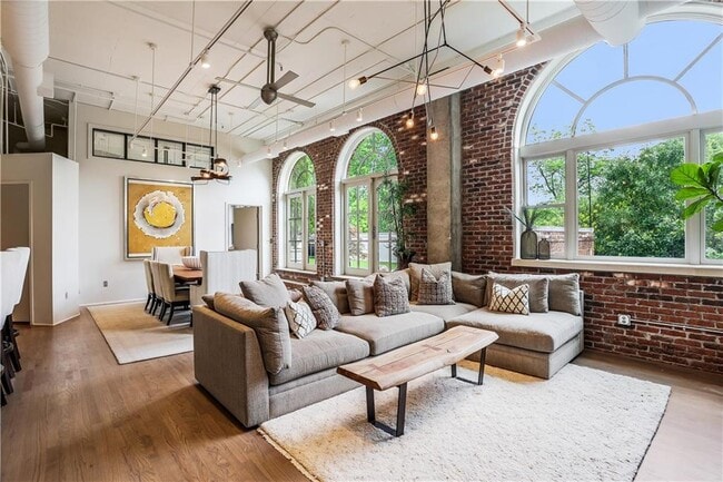 Building Photo - 3235 Roswell Rd