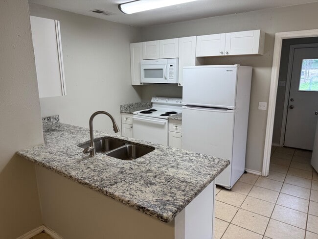 Building Photo - 4141 Stoneridge Dr